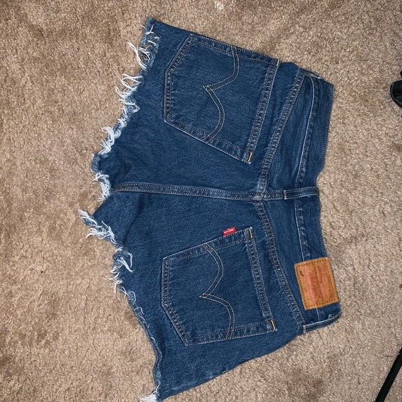 Levi’s 501 Mid Rise Denim Shorts - Picture 5 of 7